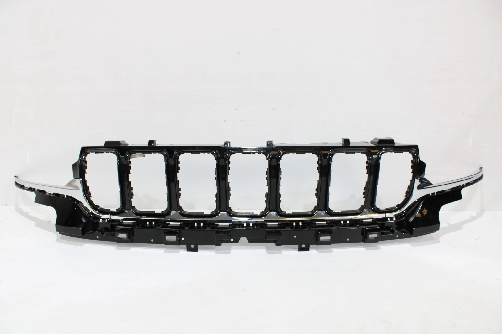 2021 - 2023 JEEP GRAND CHEROKEE FRONT BUMPER UPPER GRILL GRILLE